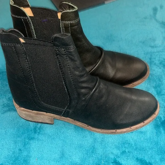 Beek Boots Black Leather Size 7