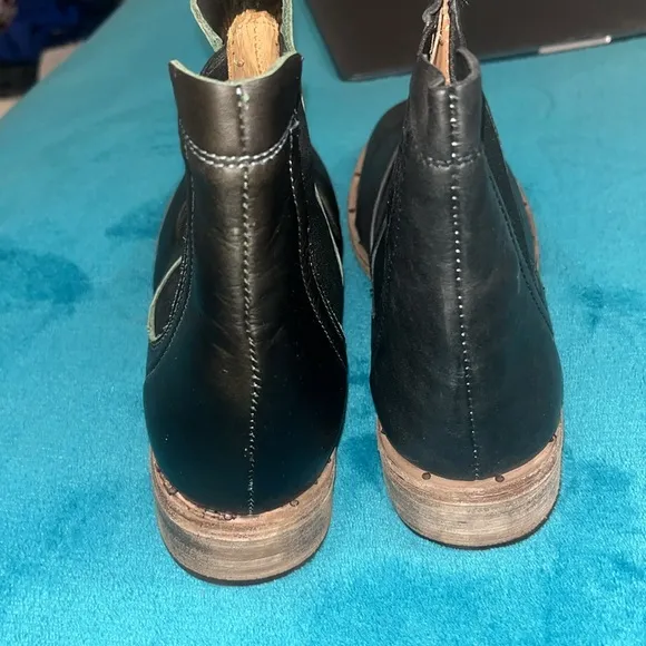 Beek Boots Black Leather Size 7