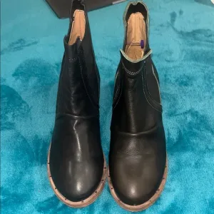 Beek Boots Black Leather Size 7