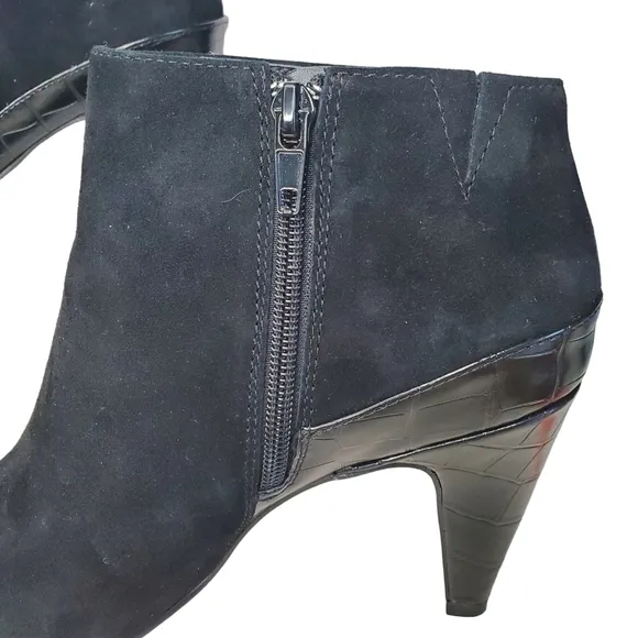 Bella Vita Brennan Bootie, Women's Black Suede Leather Heel Ankle Boots Sz 9