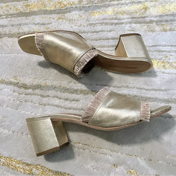 Bernardo Bryn Metallic Fringed Gold Mule Clog Slip on Sandal Slide Shoes Size 9m