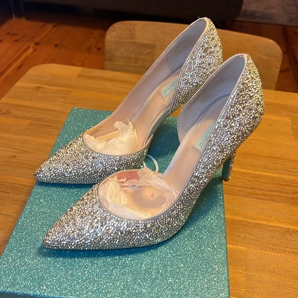 Betsey Johnson Blue Women's Pump, Silver Satin