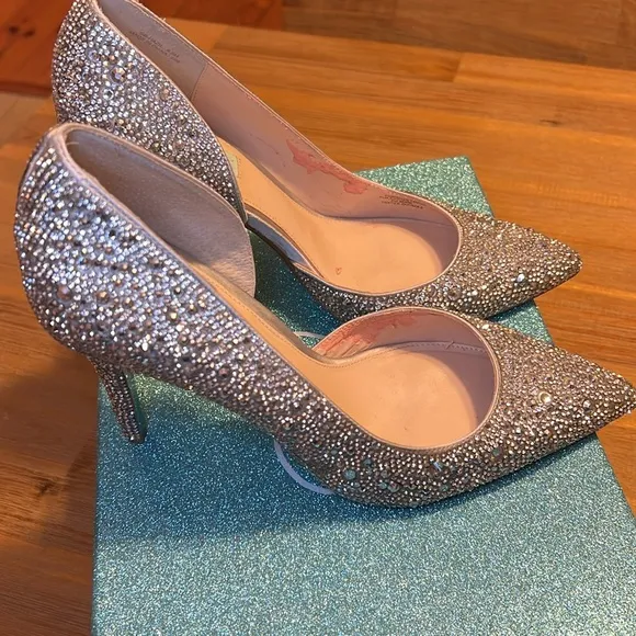 Betsey Johnson Blue Women's Pump, Silver Satin