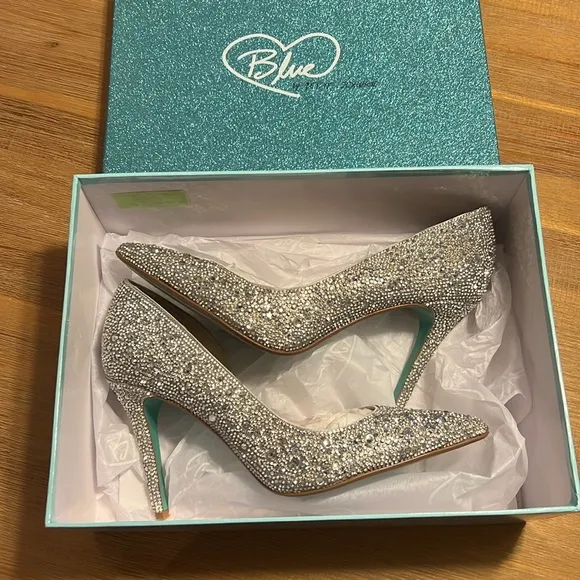 Betsey Johnson Blue Women's Pump, Silver Satin