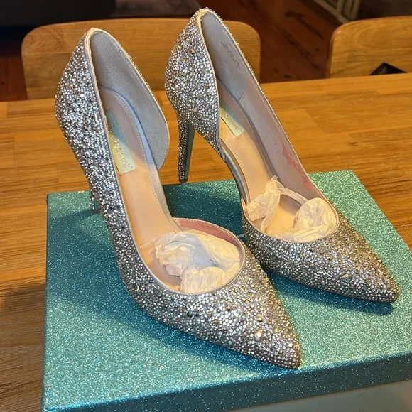 Betsey Johnson Blue Women's Pump, Silver Satin