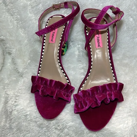 Betsey Johnson Iliana Magenta Velvet Sequin Heel Size 8 1/2