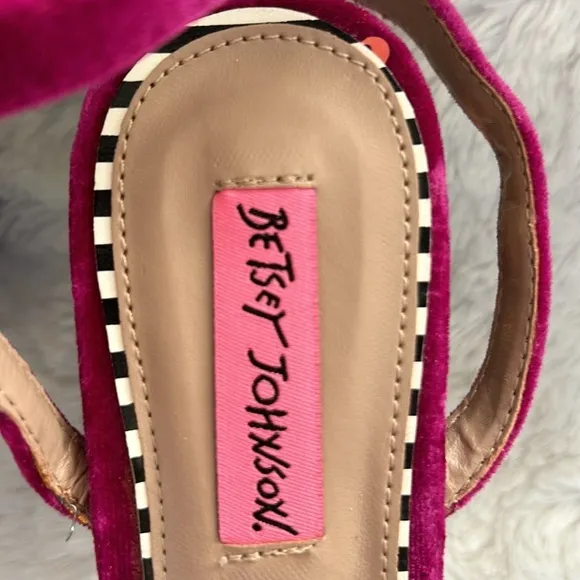 Betsey Johnson Iliana Magenta Velvet Sequin Heel Size 8 1/2