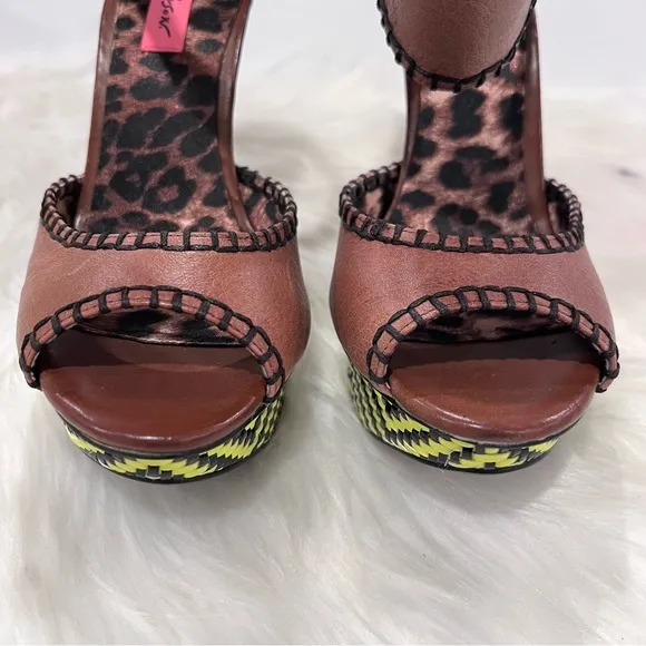 Betsey Johnson Women’s Tricksy Leather Heels Stilettos Yellow Black Platform 8.5