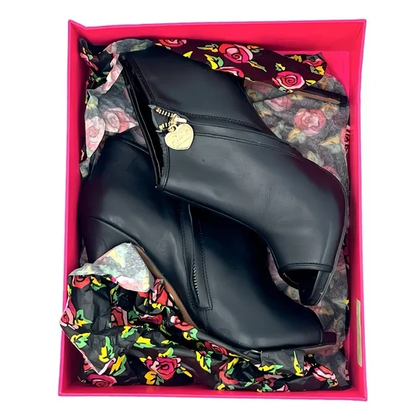 Betsey Johnson Y2K Sexy BLK Leather Marah Party Peep-Toe Stiletto Booties Sz 9.5