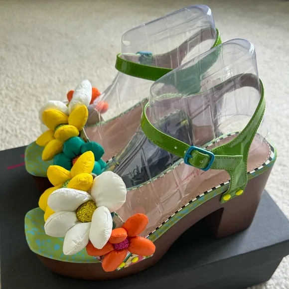 Betsy Johnson Kinslee Platform Sandals - Green Multi - Size 7.5 - NEW
