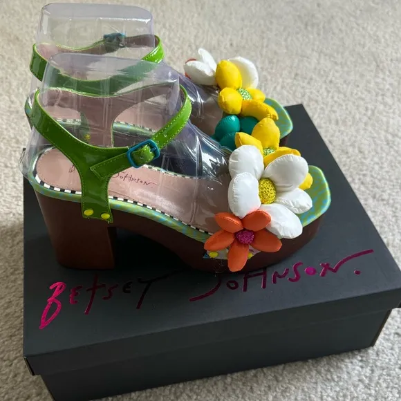 Betsy Johnson Kinslee Platform Sandals - Green Multi - Size 7.5 - NEW
