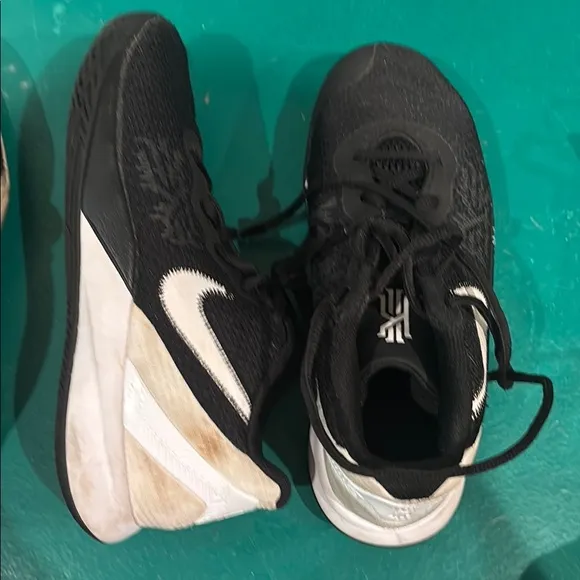Black and White basketball court Shoes