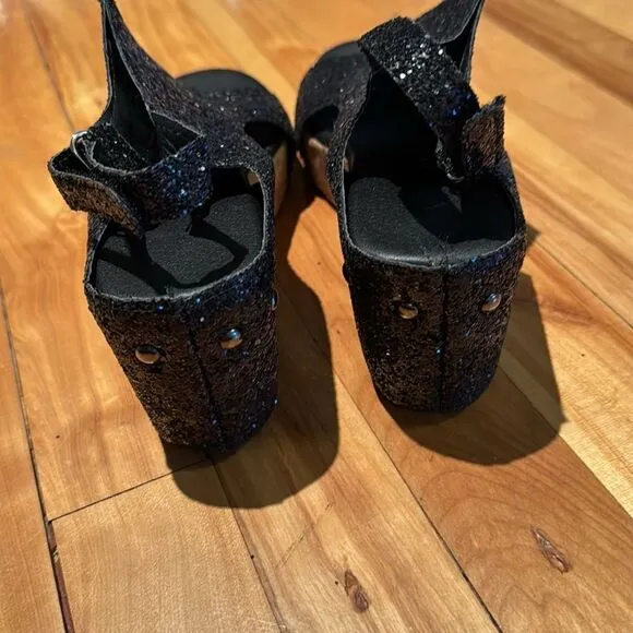Black glitter sparkle Velcro ankle strap cork platform sandals. NWOT. Size 8