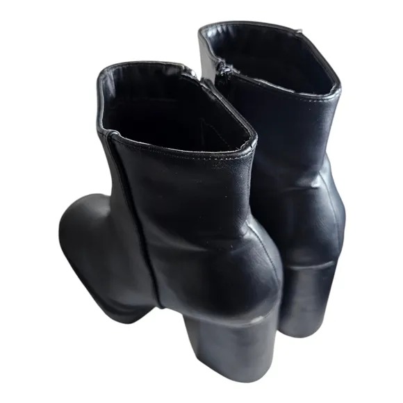 Black leather Ankle Boots Platform High Heel Size US 8.5 Deadstock