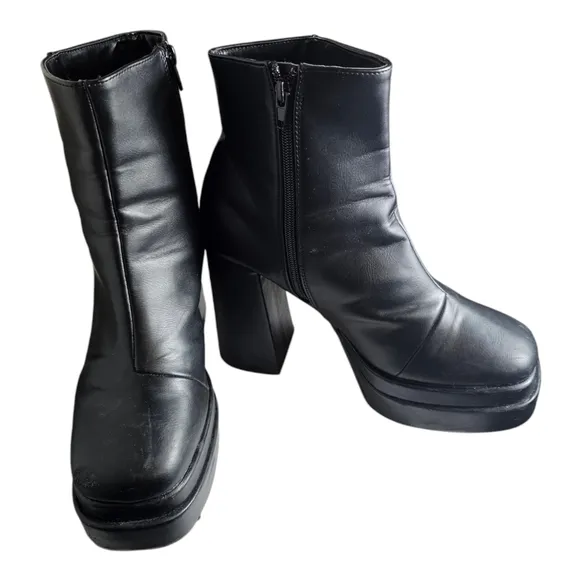 Black leather Ankle Boots Platform High Heel Size US 8.5 Deadstock