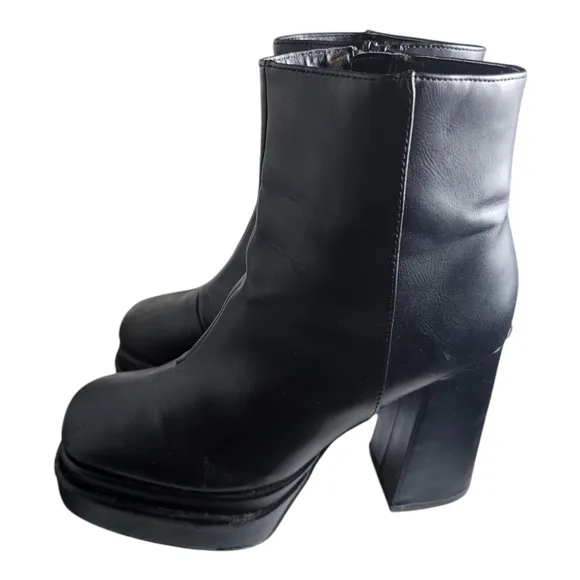 Black leather Ankle Boots Platform High Heel Size US 8.5 Deadstock