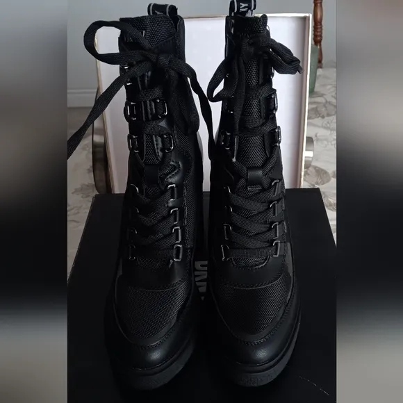 BLACK LEATHER ANKLE BOOTS SIZE 8.5