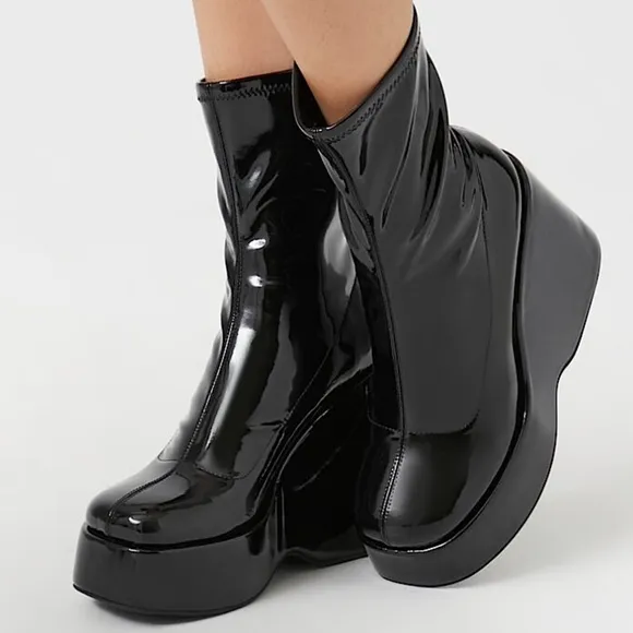 BLACK PLATFORM BOOTS