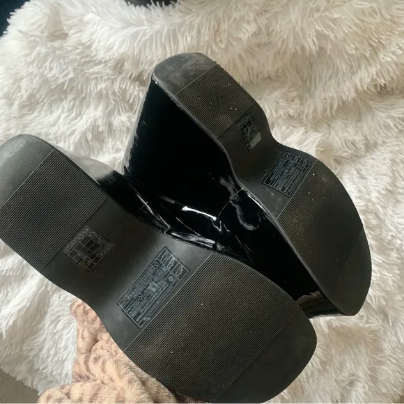 BLACK PLATFORM BOOTS