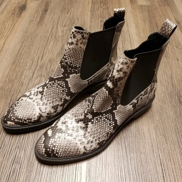 BLACK  WHITE Snake Print Chelsea Ankle Boots Size 8.5M