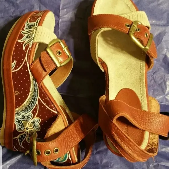 Blackstone Batik wedge Sandals, Color Rust Size 37