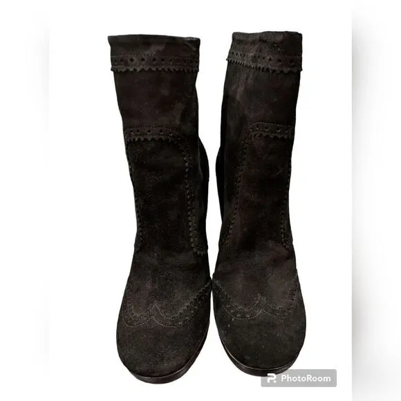 Black suede Oxford boots with block heel