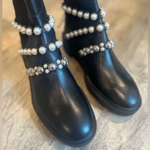 BLOGGER FAVE!!! ZARA Leather Ankle Boots