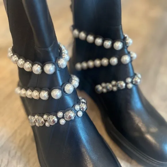 BLOGGER FAVE!!! ZARA Leather Ankle Boots