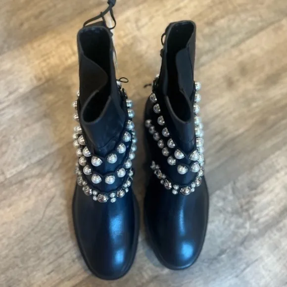 BLOGGER FAVE!!! ZARA Leather Ankle Boots
