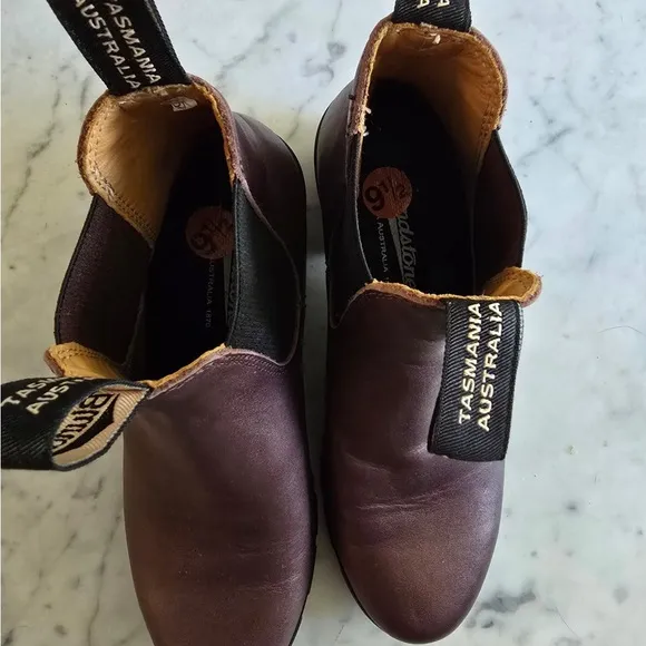 Blundstone Brown Ankle Boots Sleek Chelsea Style