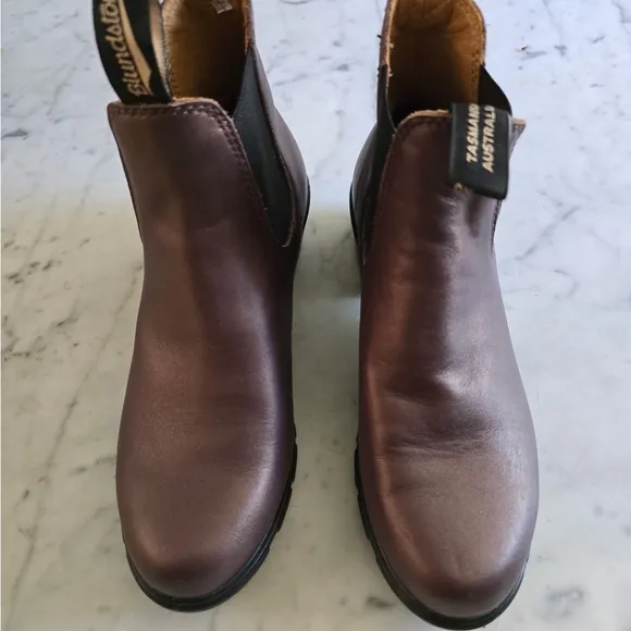 Blundstone Brown Ankle Boots Sleek Chelsea Style