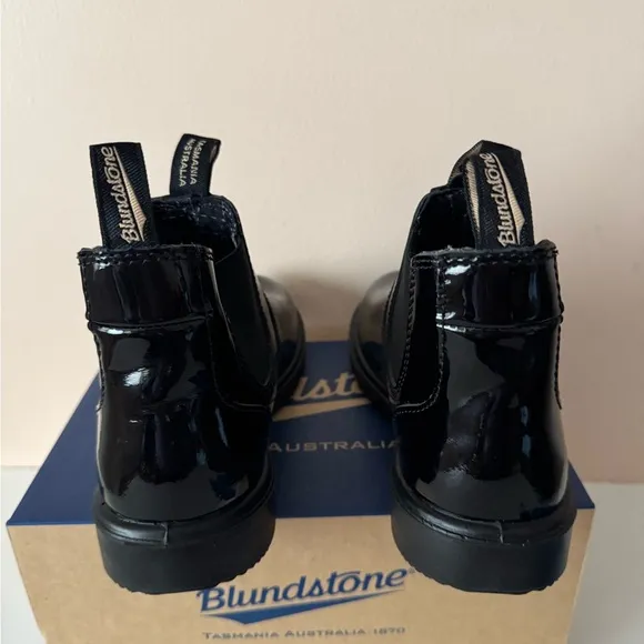 Blundstone Red Low-Heel Chelsea shiny black patent leather boot. 2255. 3, 4