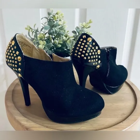 BONGO ~ Women’s black suede stiletto booties with gold embellishments size 8.5