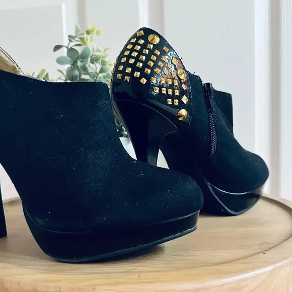 BONGO ~ Women’s black suede stiletto booties with gold embellishments size 8.5