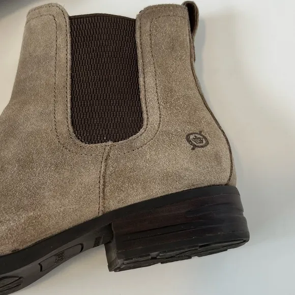 Born Casco Chelsea boots Taupe Suede Ankle Boots Neutral tone booties Size 7
