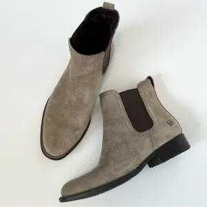 Born Casco Chelsea boots Taupe Suede Ankle Boots Neutral tone booties Size 7