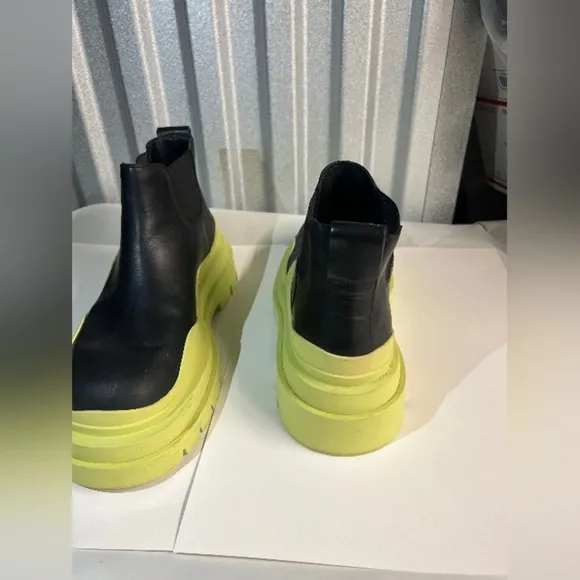 Bottega Veneta Tire Chelsea Ankle Boots Black/ Seagrass