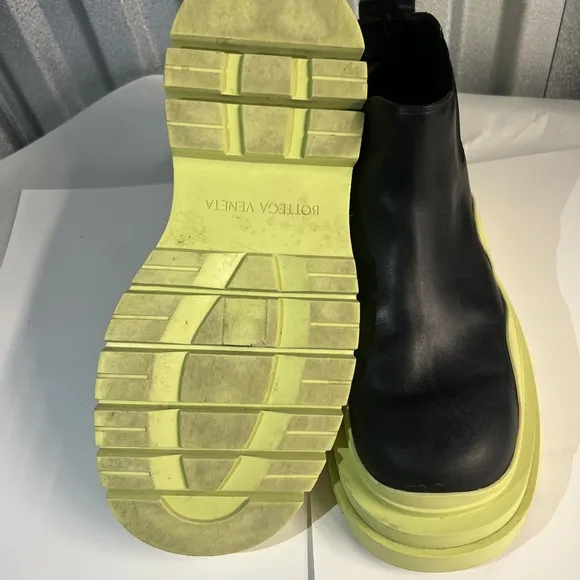 Bottega Veneta Tire Chelsea Ankle Boots Black/ Seagrass