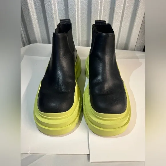 Bottega Veneta Tire Chelsea Ankle Boots Black/ Seagrass