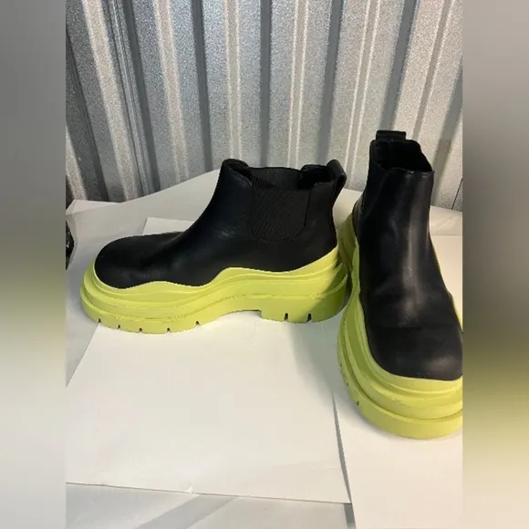 Bottega Veneta Tire Chelsea Ankle Boots Black/ Seagrass