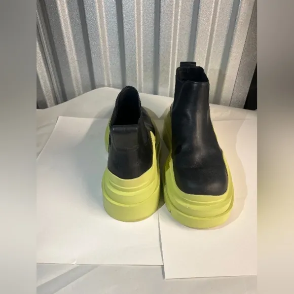 Bottega Veneta Tire Chelsea Ankle Boots Black/ Seagrass
