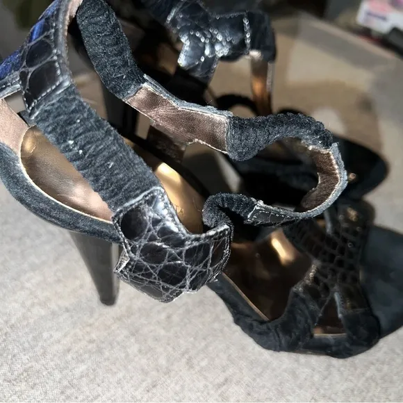 BOTTEGA VENETA Velvet T-Strap Sandal with Platform- Size 40/ US 9