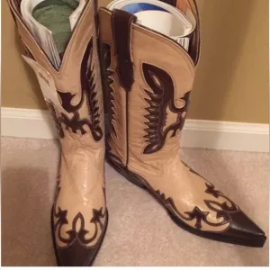 Brand New Ferrini Women’s Cowboy boots size 8 Tan Cream Brown Design