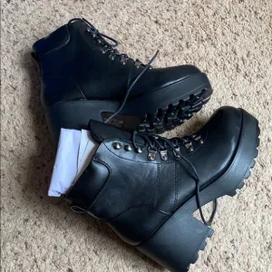 ***BRAND NEW NEVER WORN*** boots