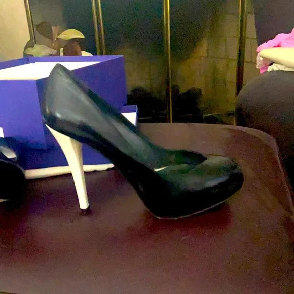 BRAND NEW Stuart Weitzman Black Kid Vamp platform peep toe two toned pumps