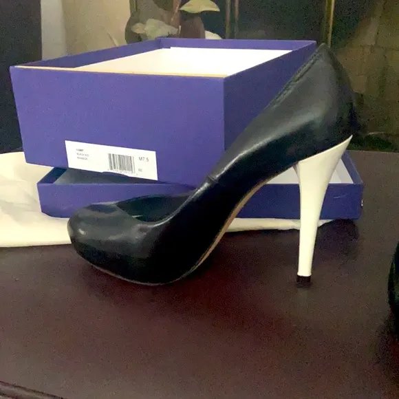 BRAND NEW Stuart Weitzman Black Kid Vamp platform peep toe two toned pumps
