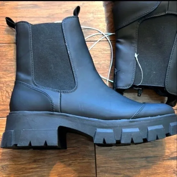 BRAND new ankle water repellent black boots with 2in block heel
