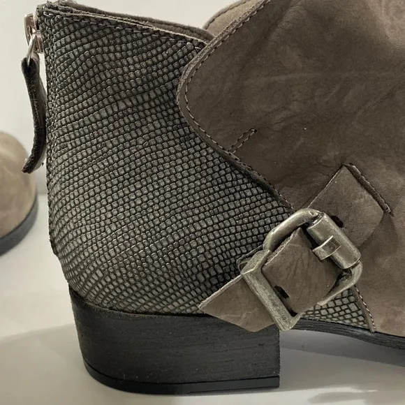 Bueno &quot;NWOB&quot; Maude Grey/Brown Nubuck Snake Embossed Boots Size 7.5