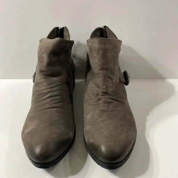 Bueno &quot;NWOB&quot; Maude Grey/Brown Nubuck Snake Embossed Boots Size 7.5