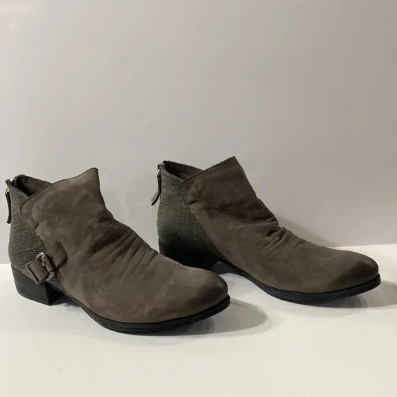 Bueno &quot;NWOB&quot; Maude Grey/Brown Nubuck Snake Embossed Boots Size 7.5
